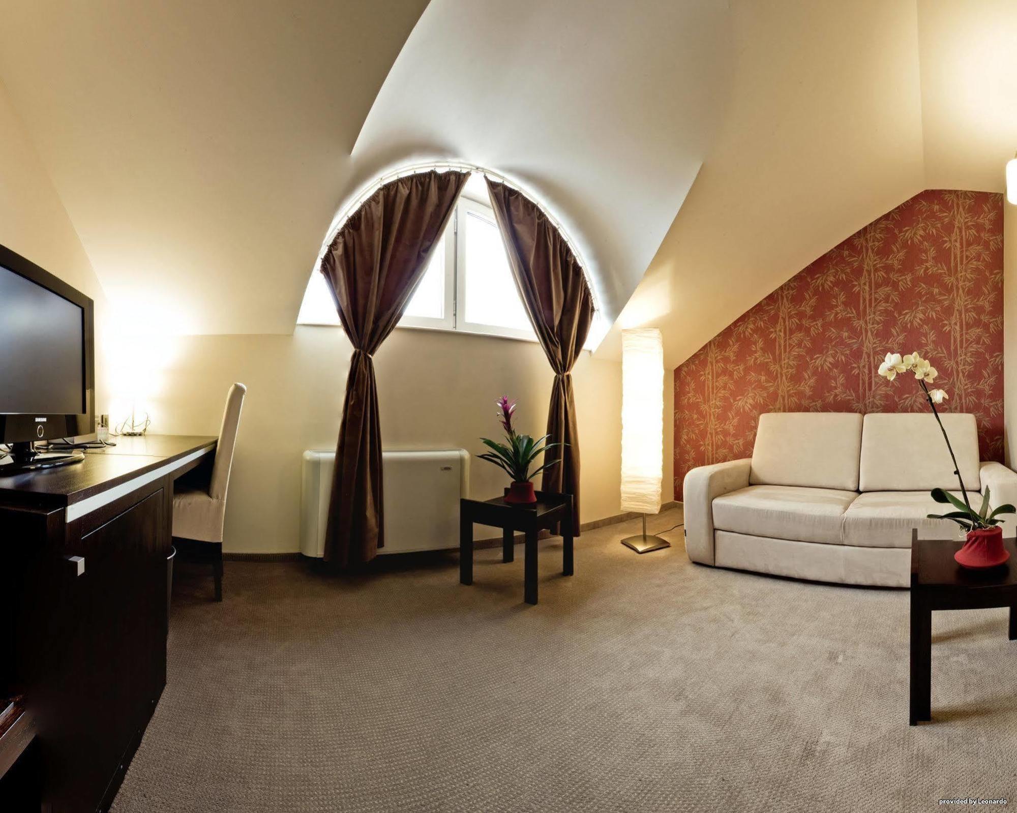 Hotel Forum Garni Subotica Bagian luar foto