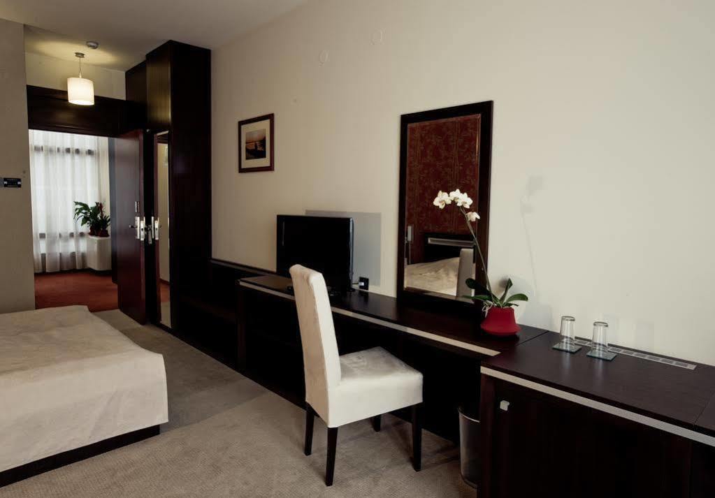 Hotel Forum Garni Subotica Bagian luar foto