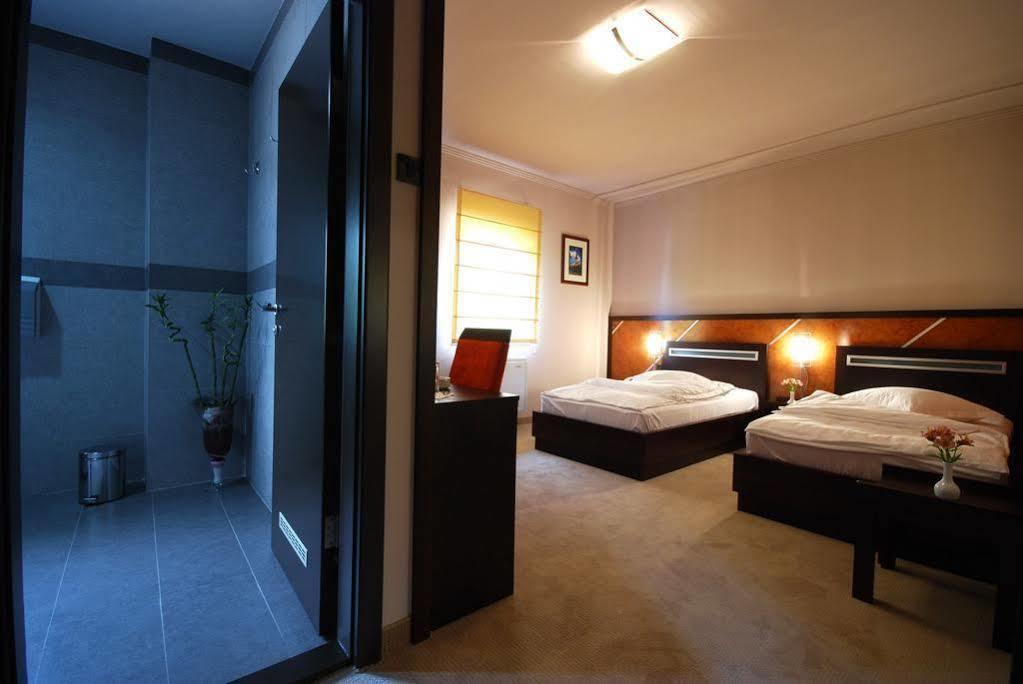Hotel Forum Garni Subotica Bagian luar foto