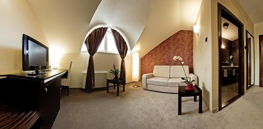 Hotel Forum Garni Subotica Bagian luar foto